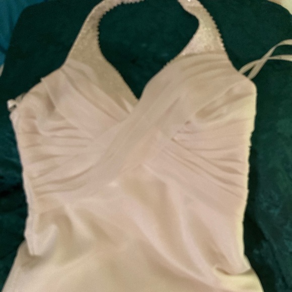 Beautiful halter top wedding dress - Picture 7 of 13